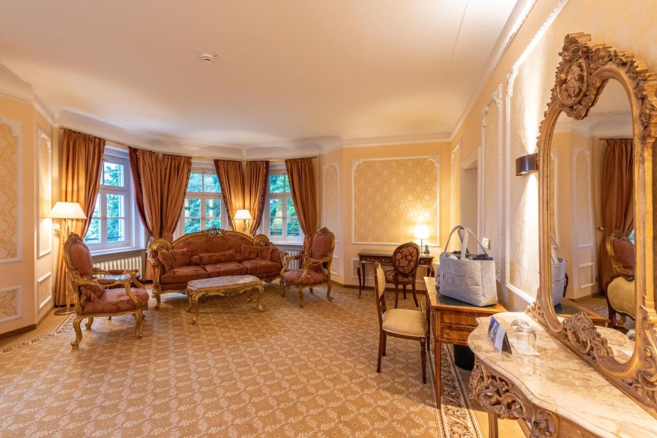 Robenstein & - Hotel 4*