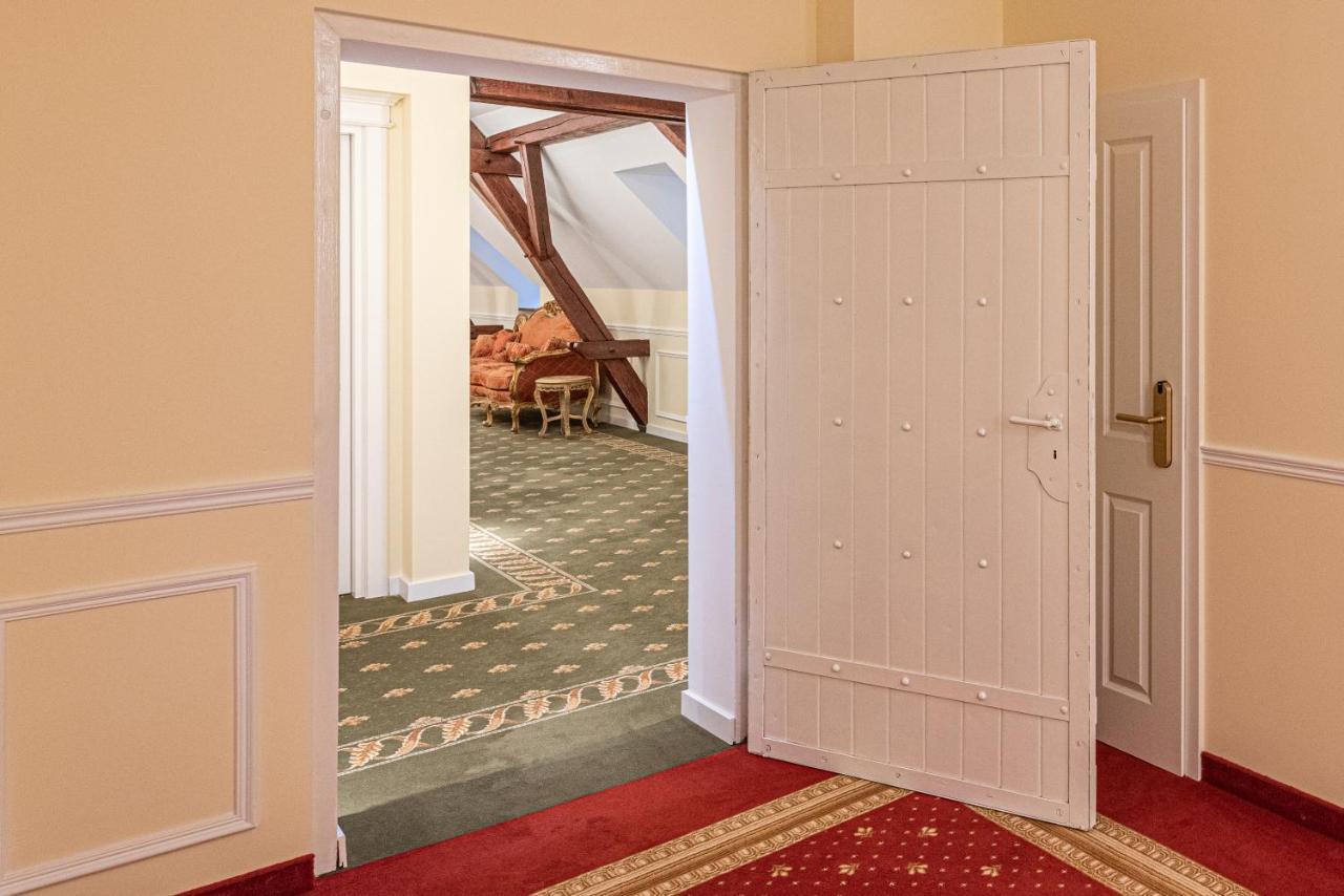 Robenstein & - Hotel